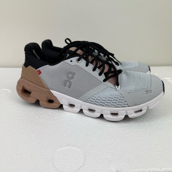 On Running On Cloud Cloudflyer Sneakers Glacier Rosebrown Sz 8 - Picture 1 of 7